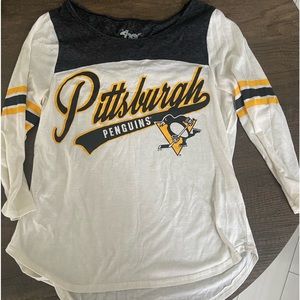Pittsburgh Penguins three quarter sleeve light top with logo women’s size small